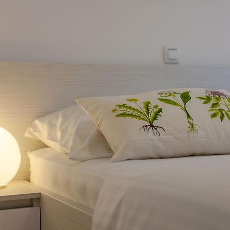 Olive Tree Apartments Подстрана Екстериор снимка