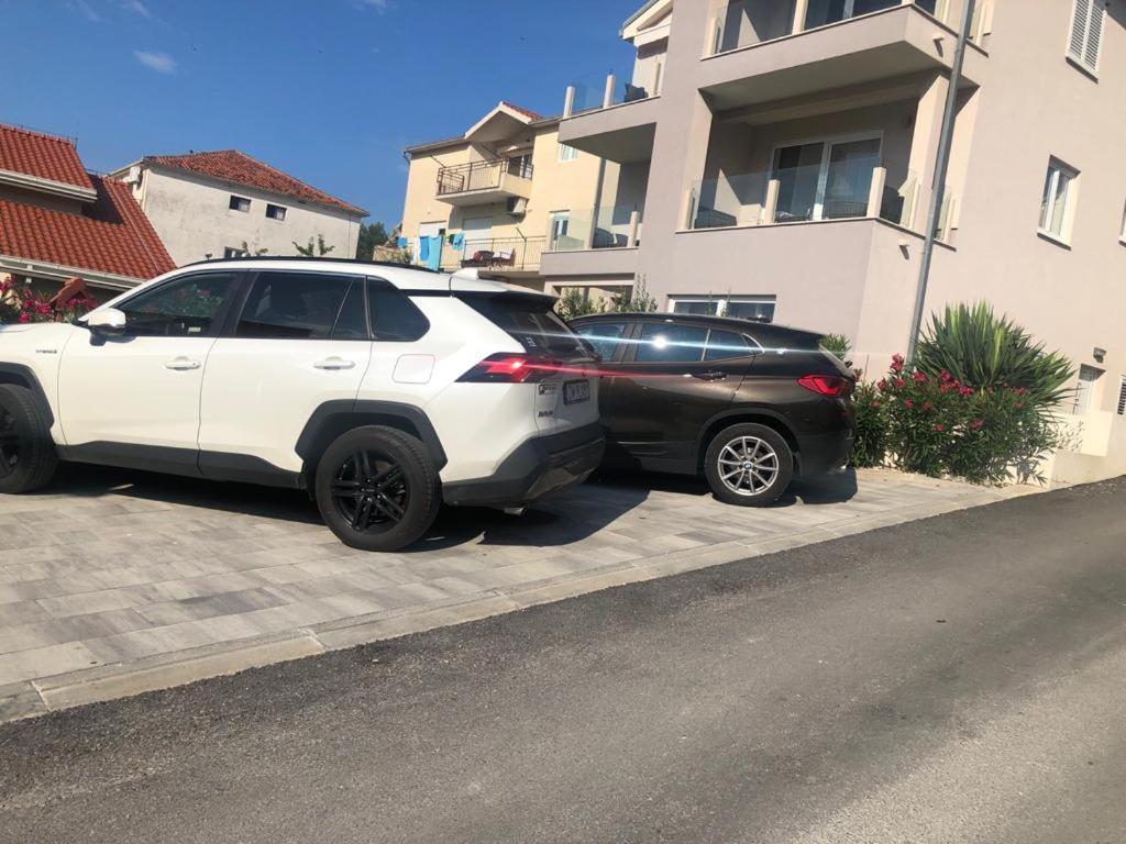 Olive Tree Apartments Подстрана Екстериор снимка