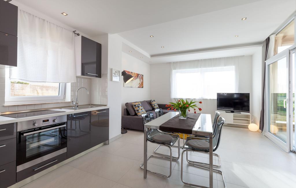 Olive Tree Apartments Подстрана Екстериор снимка