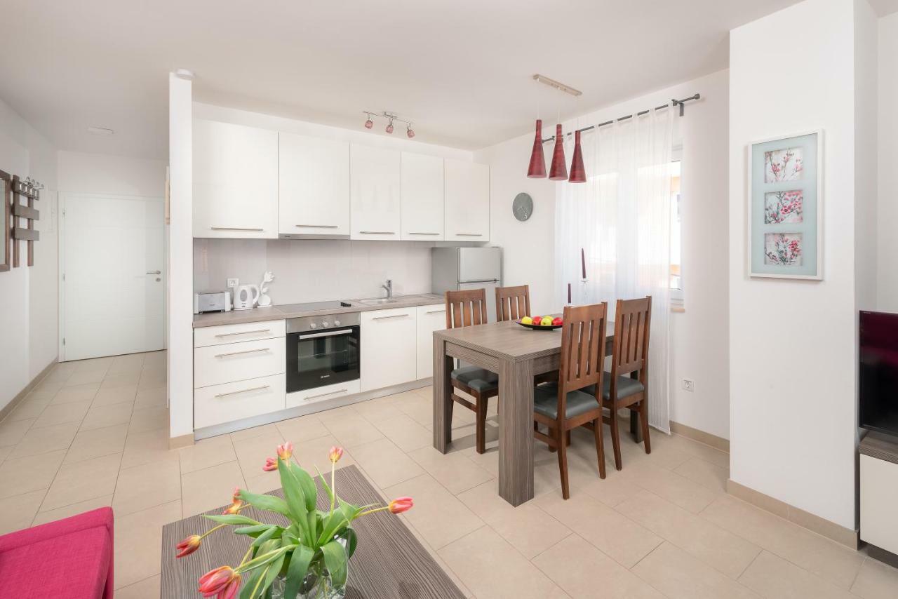 Olive Tree Apartments Подстрана Екстериор снимка