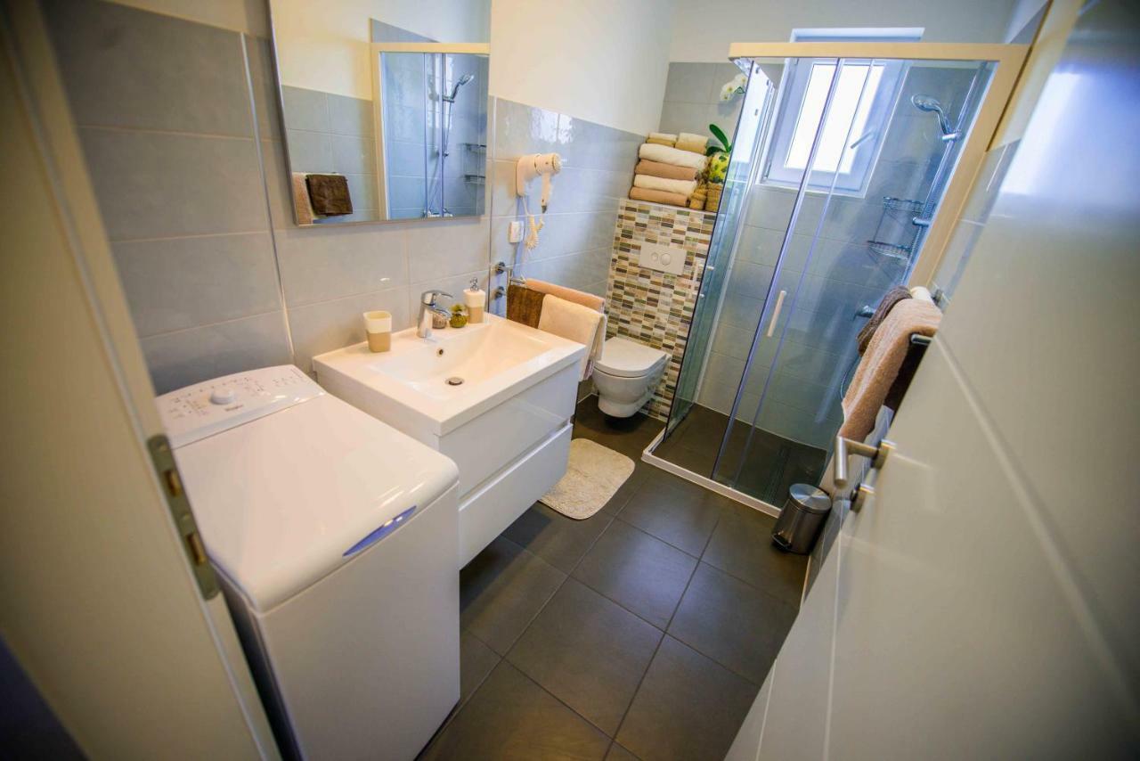 Olive Tree Apartments Подстрана Екстериор снимка