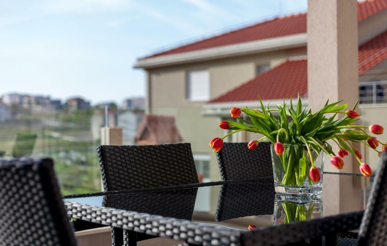 Olive Tree Apartments Подстрана Екстериор снимка